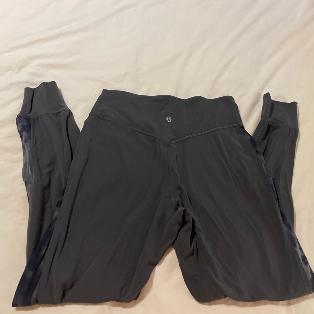 Lululemon sz8 grey with navy blue the dye strip down the leg align jogger